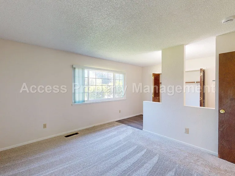 1441 Montclair Dr — Photo 25