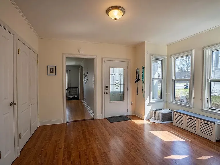 210 S Keystone Ave — Photo 2