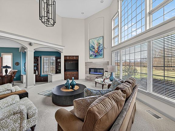 4th image of 60654 Creekstone Dr
