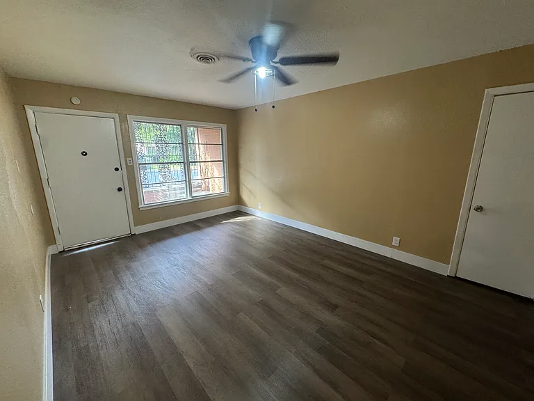 5525 Anderson St — Photo 20