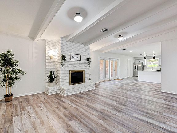 4th image of 1703 N Roberson St