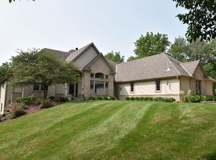 20025 W Rustic Ridge Dr, New Berlin, WI 53146