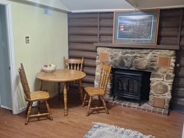 178 Huckleberry Ln, Harpers Ferry, WV 25425