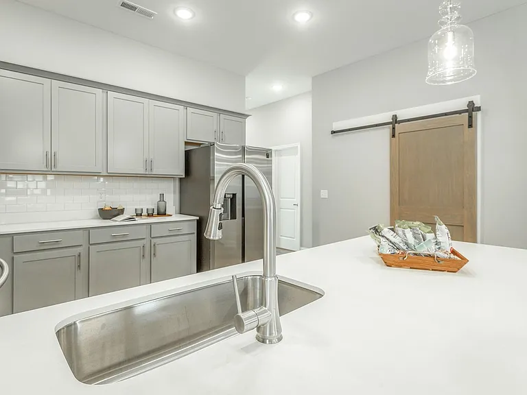 594 Strong Ave — Photo 14