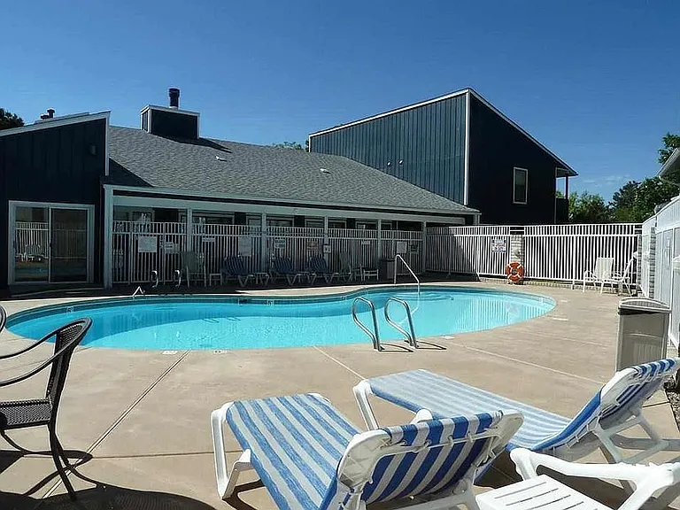 505 Oppenheimer Dr — Photo 36