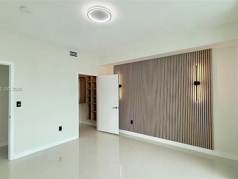 79 SW 12th St #4008S — Photo 7