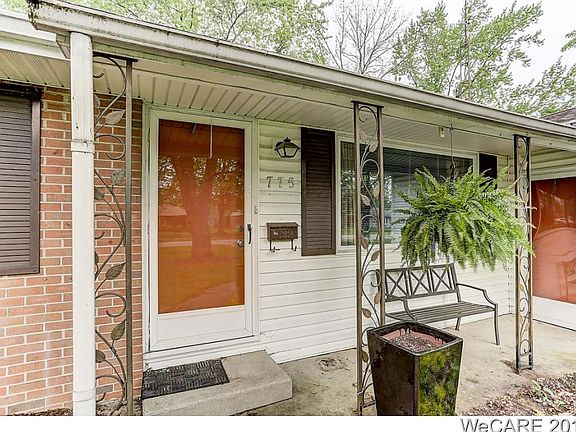 3rd image of 775 Maplewood Dr #Stw4-p8