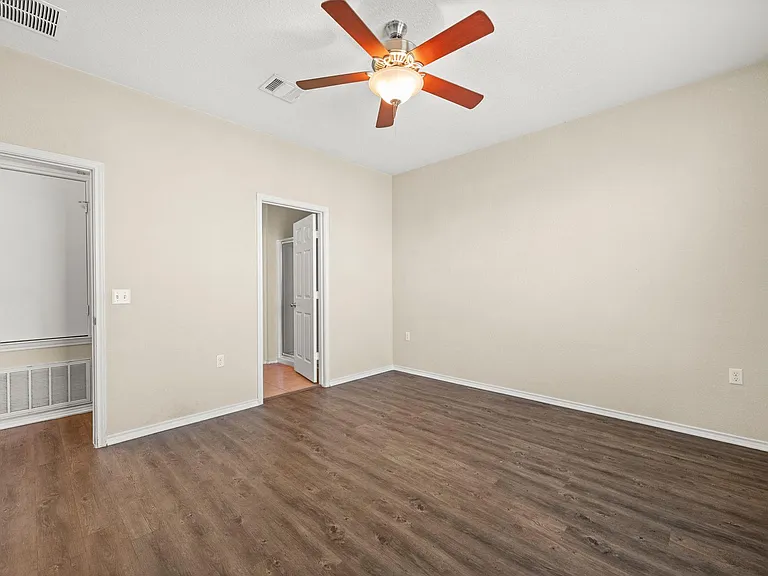5704 Levenwood Ln — Photo 13