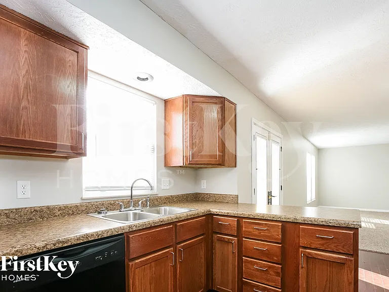 511 Palmyra Dr — Photo 5