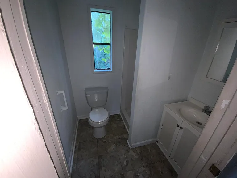 506 Bronson St — Photo 10