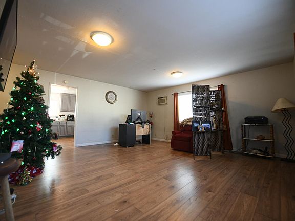 5th image of 421-423 Willis Ave