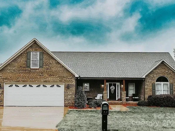 1285 Broomsage Ln, Lincolnton, NC 28092