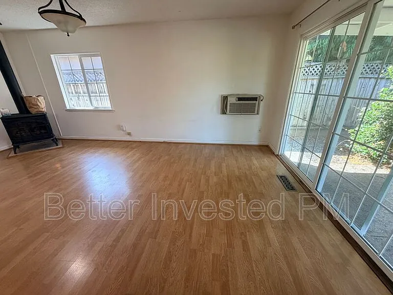 1713 Mariposa Dr — Photo 5