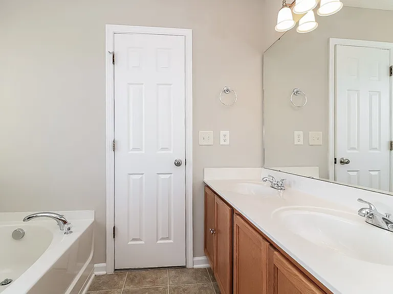 168 Woodcreek Ln — Photo 9