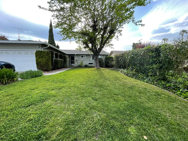 4139 Linwood Dr — Photo 2