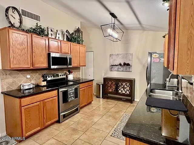 3 bed, 2.0 bath, 1540 sqft, $2,800 — Photo 3