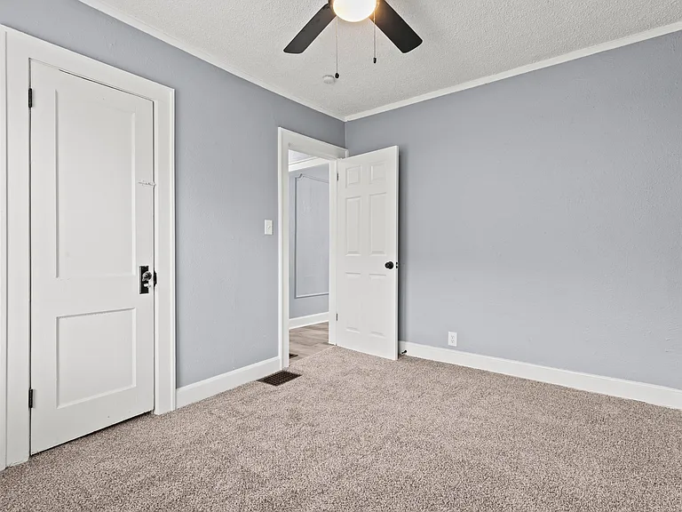 4437 Wayne Ave — Photo 22