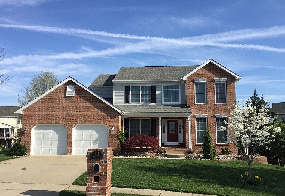 Beautiful hm w/3 car garage