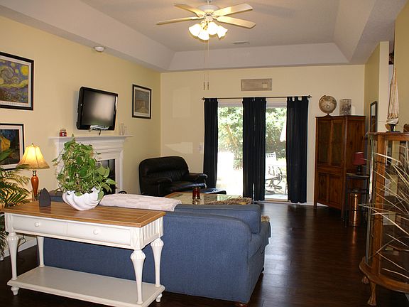 Sliding door to back yard