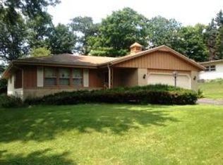 2415 Indian Trl, Brookfield, WI 53045