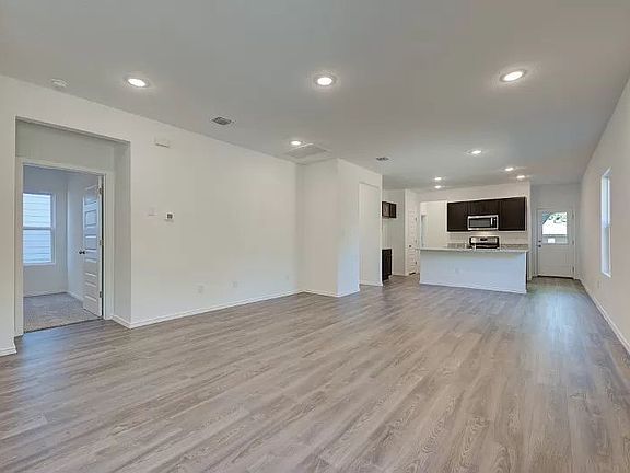 2nd image of 4422 Chandler Rd Building 32