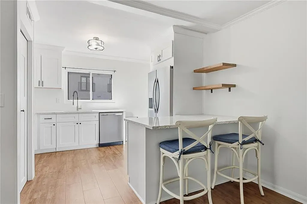 2 bed, 850 sqft, $1,925 — Photo 4