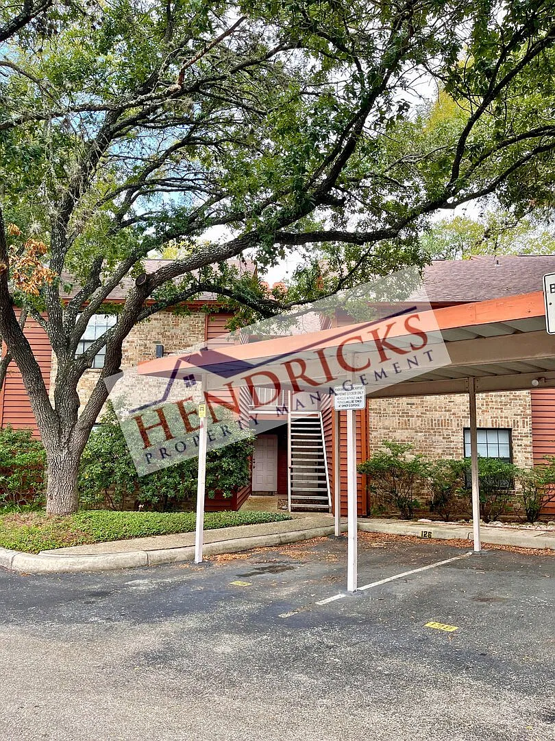Move-In Special. off the first full month's rent with an 18-month lease. — Photo 4