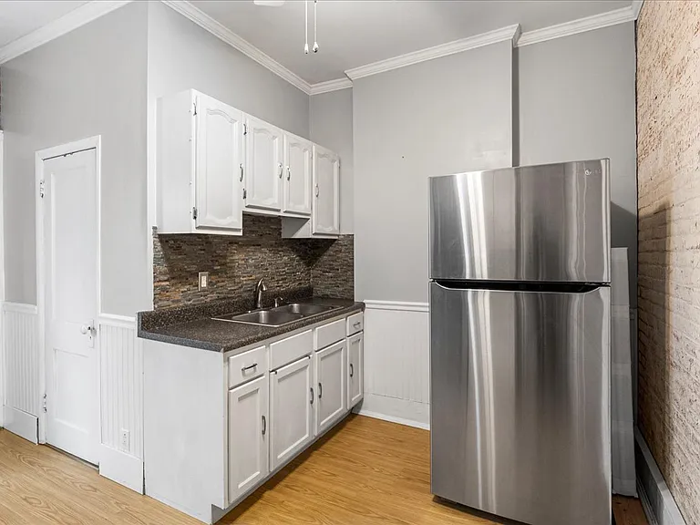 1003 N Benton Ave — Photo 7