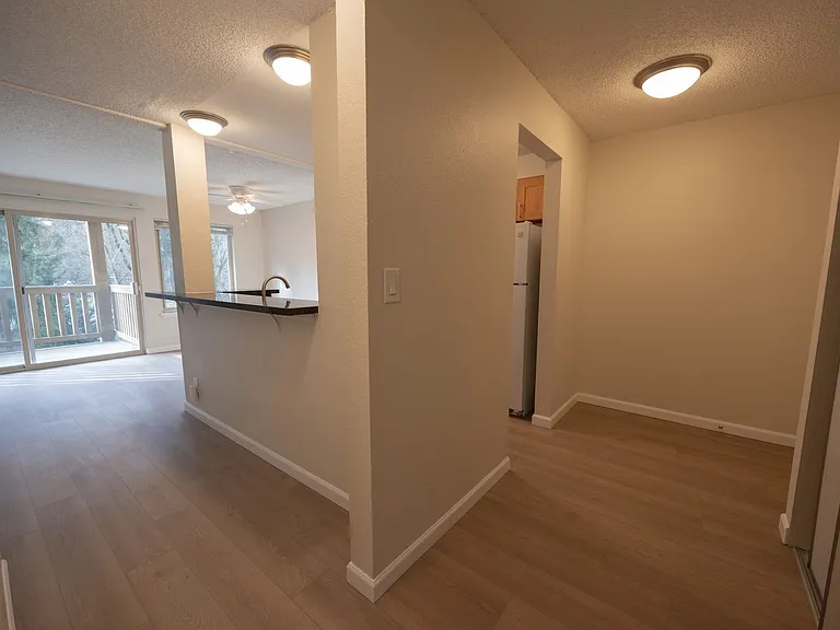 Willow Creek Apartments — Photo 38