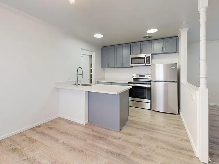 Barrett Apartments — Photo 69