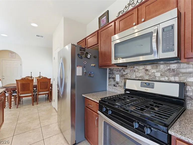 32 Lily Grove Rd — Photo 9