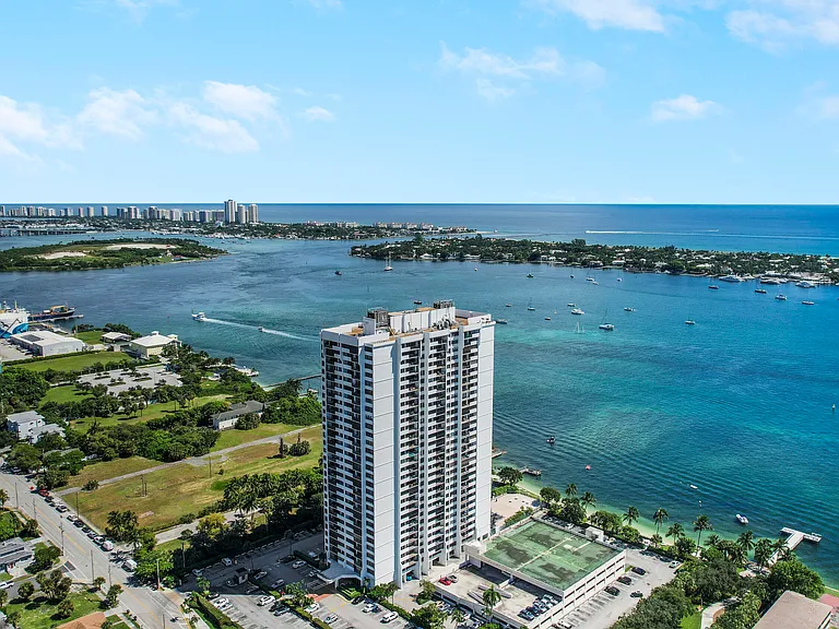5600 N Flagler Dr #107 — Photo 14