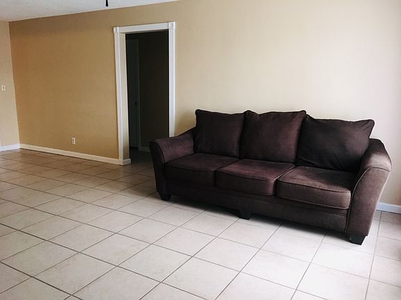 3rd image of 5007 NW 51st St