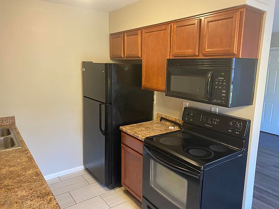 3rd image of 229 Middletown Sq