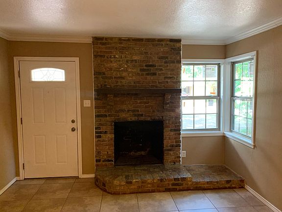 3rd image of 2417 Plume Dr