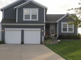 20681 Sycamore Dr, Spring Hill, KS 66083