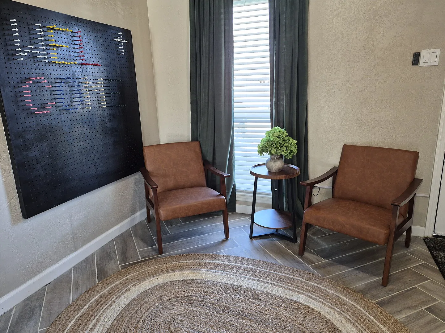 Stylish Newly Remodeled Home with Private Putting Green, Close to DFW — Photo 4