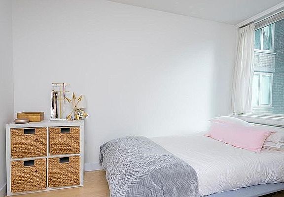 4th image of 322 W 57th St APT 25R