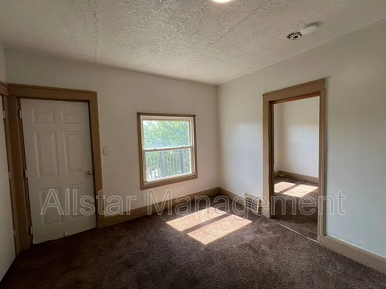 3611 E 116th St #UPPER — Photo 7
