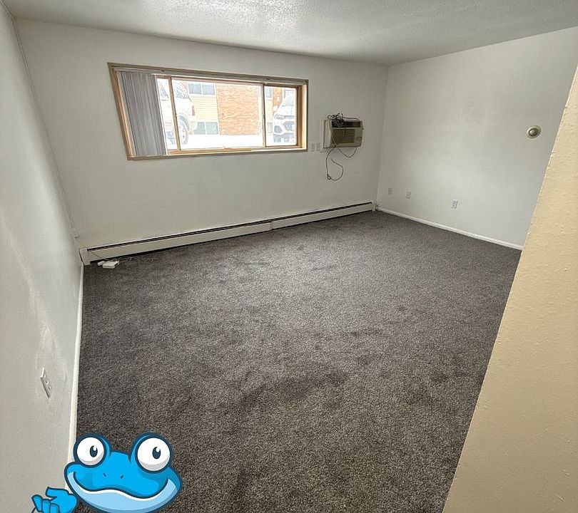1st image of 909 12th Ave NE APT 9