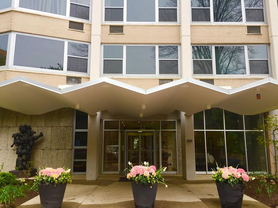 1st image of 555 W Cornelia Ave APT 810