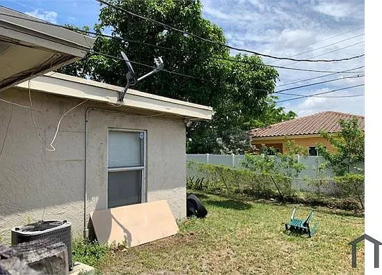 3 bed, 1186 sqft, $2,100 — Photo 2