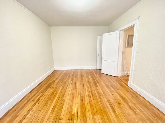 3rd image of 89 Park Dr APT 18