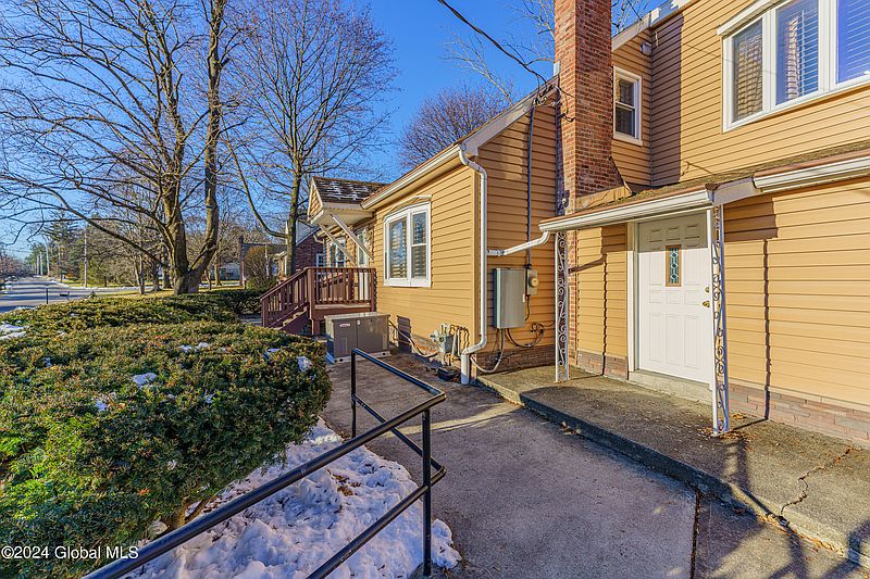 4th image of 983 Inman Road