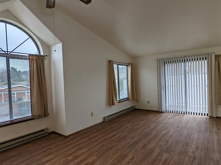 2320 Valencia St — Photo 16
