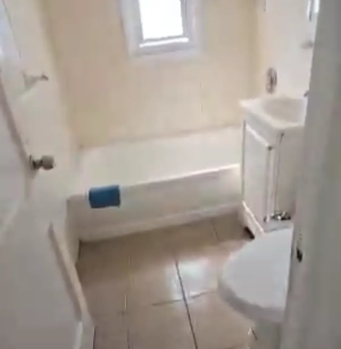 3 bed, 1100 sqft, $2,100 — Photo 4