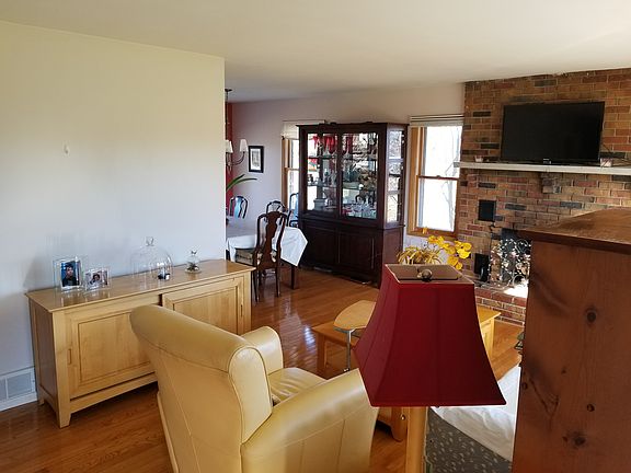 5th image of 40 Bentwood Dr