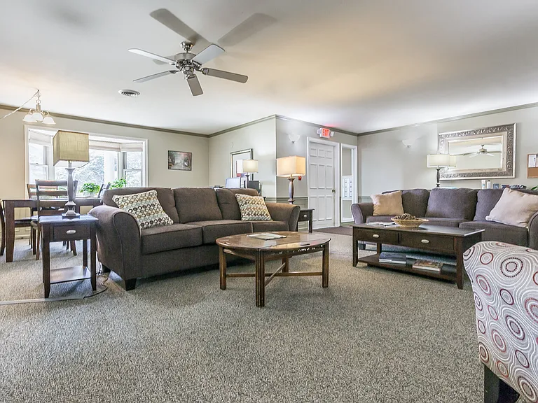 913 Acewood Blvd — Photo 7