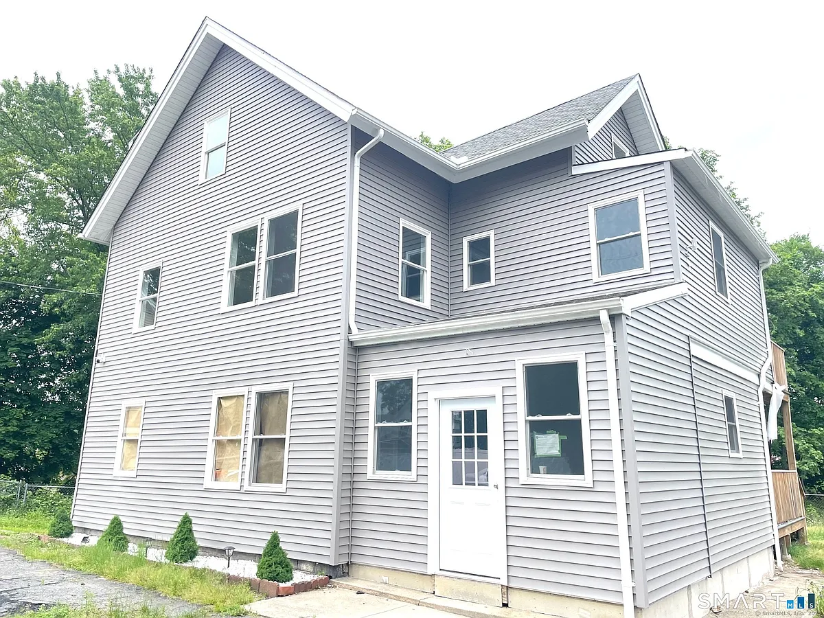Building Photo - 32 Lester St #2