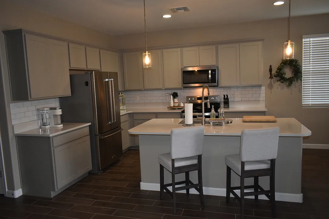 3 bed, 1601 sqft, $2,200 — Photo 3